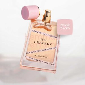هر بریوری امپر | EMPER - HER BRAVERY / گروه بویایی :  گُل‌دار میوه‌ای (Floral fruity) / طبع : معتدل / نام برند : امپر/ کشور مبدأ : امارات / غلظت : ادو پرفبوم مناسب برای : بانوان / مناسب فصل : پاییز و زمستان / اسانس اولیه :بلوبری، توت سیاه، توت فرنگی ، تمشک ، گیلاس / اسانس میانی : بنفشه ، یاس / اسانس پایه :مشک ، کهربا، خزه درخت بلوط ، روایح چوبی