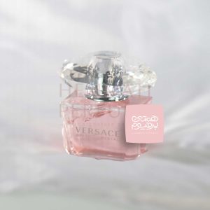ورساچه برایت کریستال ( صورتی ) | VERSACE - Bright Crystal / گروه بویایی :  گُل‌دار میوه‌ای (Floral fruity) / طبع : خنک/ نام برند : ورساچه / کشور مبدأ : ایتالیا / غلظت : ادو تویلت مناسب برای : خانم ها / مناسب فصل : چهار فصل / اسانس اولیه : انار ، یوزو ، آب/ اسانس میانی : گل صدتومانی، مگنولیا ، نیلوفر آبی / اسانس پایه :مشک ، کهربا، چوب ماهون