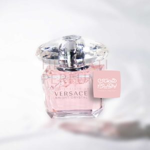 ورساچه برایت کریستال ( صورتی ) | VERSACE - Bright Crystal / گروه بویایی :  گُل‌دار میوه‌ای (Floral fruity) / طبع : خنک/ نام برند : ورساچه / کشور مبدأ : ایتالیا / غلظت : ادو تویلت مناسب برای : خانم ها / مناسب فصل : چهار فصل / اسانس اولیه : انار ، یوزو ، آب/ اسانس میانی : گل صدتومانی، مگنولیا ، نیلوفر آبی / اسانس پایه :مشک ، کهربا، چوب ماهون