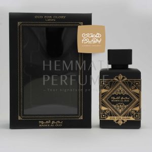 بدیع العود لطافه | Bade'e Al Oud Oud by Lattafa  / گروه بویایی : شرقی چوبی (Oriental Woody) / طبع : گرم / نام برند : لطافه / کشور مبدأ : امارات / غلظت : ادو پرفیوم مناسب برای : آقایان / مناسب فصل : فصول سرد / اسانس اولیه : اسطوخودوس ، جوز ، زعفران/ اسانس میانی : نعناع هندی ، عود / اسانس پایه : مشک ، نعناع هندی ، عود