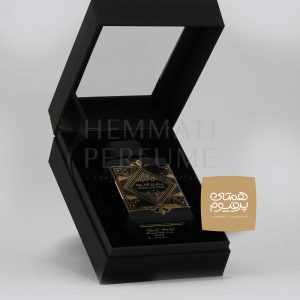 بدیع العود لطافه | Bade'e Al Oud Oud by Lattafa  / گروه بویایی : شرقی چوبی (Oriental Woody) / طبع : گرم / نام برند : لطافه / کشور مبدأ : امارات / غلظت : ادو پرفیوم مناسب برای : آقایان / مناسب فصل : فصول سرد / اسانس اولیه : اسطوخودوس ، جوز ، زعفران/ اسانس میانی : نعناع هندی ، عود / اسانس پایه : مشک ، نعناع هندی ، عود