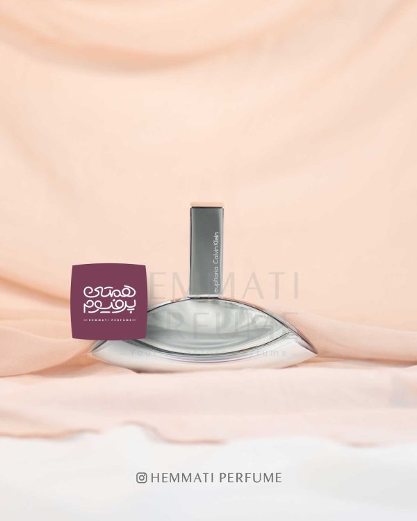 کالوین کلین ایفوریا زنانه (سی کی یوفوریا زن) | Calvin Klein - Euphoria for Women / گروه بویایی :  شرقی گُل‌دار (Oriental Floral) / طبع : گرم / نام برند : کالوین کلین/ کشور مبدأ : ایالات متحده / غلظت : ادو پرفیوم مناسب برای : بانوان / مناسب فصل : چهار فصل / اسانس اولیه : انار / اسانس میانی : لاله مردابی، ارکیده / اسانس پایه :مشک ، کهربا، بنفشه ، چوب ماهون