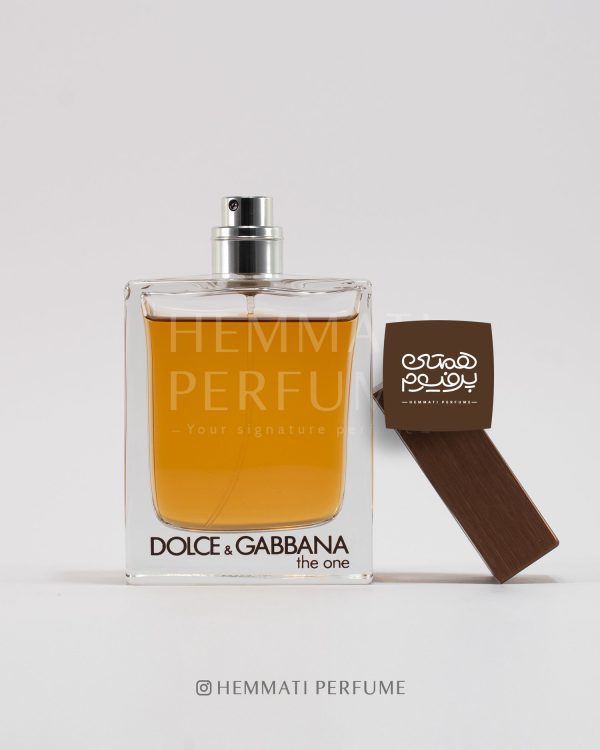 دولچه گابانا دوان ادو تویلت مردانه | DOLCE & GABBANA - The One for Men EDT / گروه بویایی :  چوبی ادویه‌ای (Woody Spicy) / طبع : گرم/ نام برند : دولچه گابانا / کشور مبدأ : ایتالیا / غلظت : ادو ویلت مناسب برای : آقایان / مناسب فصل : بهار ، پاییز ، زمستان / اسانس اولیه : ریحان ، گریپ فروت ، گشنیز / سانس میانی : هل ، زنجبیل ، شکوفه پرتقال / اسانس پایه : کهربا، سدر ، تنباکو