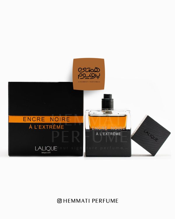 لالیک انکر نویر ال اکستریم | LALIQUE - Encre Noire A L'Extreme / گروه بویایی : گروه چوبی معطر (Woody Aromatic) / طبع : گرم / نام برند : لالیک / کشور مبدأ : فرانسه / غلظت : ادو پرفیوم مناسب برای : آقایان / مناسب فصل : پاییز و زمستان / اسانس اولیه : ترنج ، سرو ، لامی/ اسانس میانی : خس خس ، ریشه زنبق، روایح دودی / اسانس پایه :لوبان ، نعناع هندی ، چوب صندل سفید