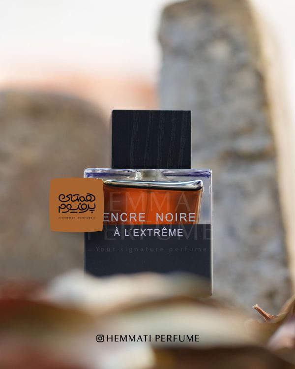 لالیک انکر نویر ال اکستریم | LALIQUE - Encre Noire A L'Extreme / گروه بویایی : گروه چوبی معطر (Woody Aromatic) / طبع : گرم / نام برند : لالیک / کشور مبدأ : فرانسه / غلظت : ادو پرفیوم مناسب برای : آقایان / مناسب فصل : پاییز و زمستان / اسانس اولیه : ترنج ، سرو ، لامی/ اسانس میانی : خس خس ، ریشه زنبق، روایح دودی / اسانس پایه :لوبان ، نعناع هندی ، چوب صندل سفید