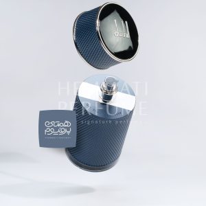 دانهیل آیکون ریسینگ بلو (آبی) | dunhill - Dunhill Icon Racing Blue / گروه بویایی : چوبی معطر (Woody Aromatic) / طبع : خنک / نام برند : دانهیل / کشور مبدأ : انگلستان / غلظت : ادو پرفیوم مناسب برای : آقایان / مناسب فصل : بهار و تابستان / اسانس اولیه: ترنج ، لیمو ترش سبز، آمبروکسان / اسانس میانی : بهار نارنج، هل ، گشنیز ، نمک / اسانس پایه : نعناع هندی ، چوب صندل سفید ، عنبر، چوب خیس سواحل